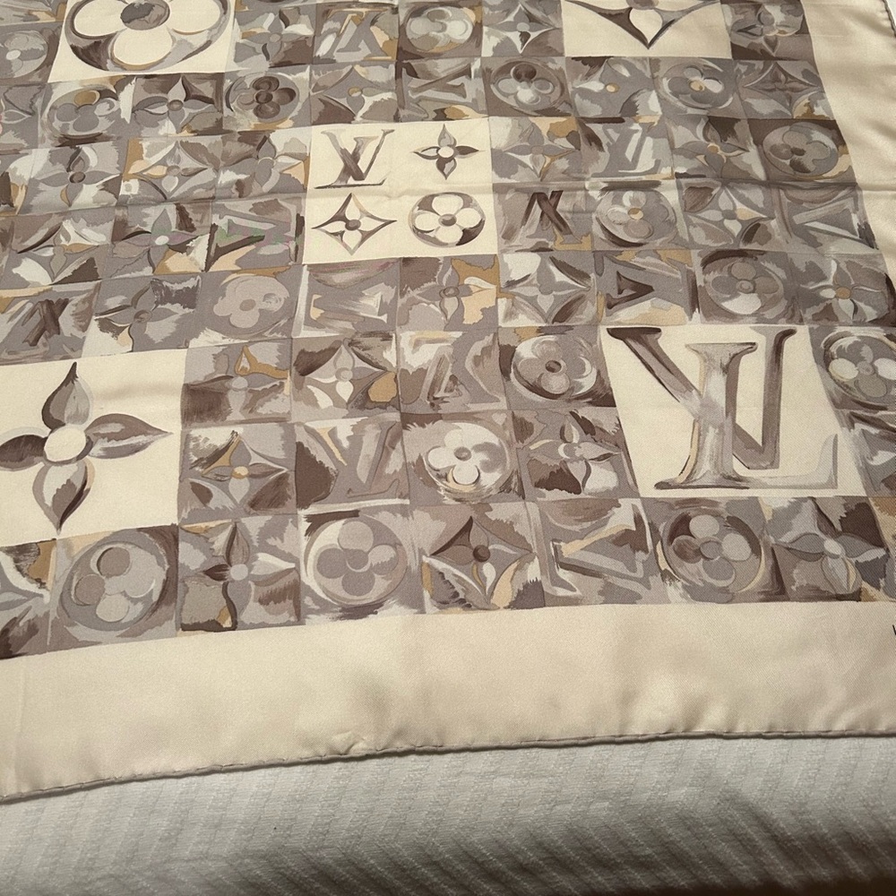 Louis Vuitton silk Au Fil De Temps Square Scarf 35x35